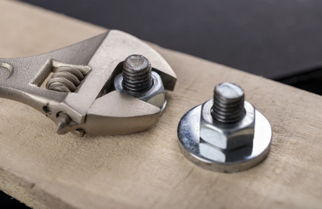 ステンレス標準部品の固着状態と解決策